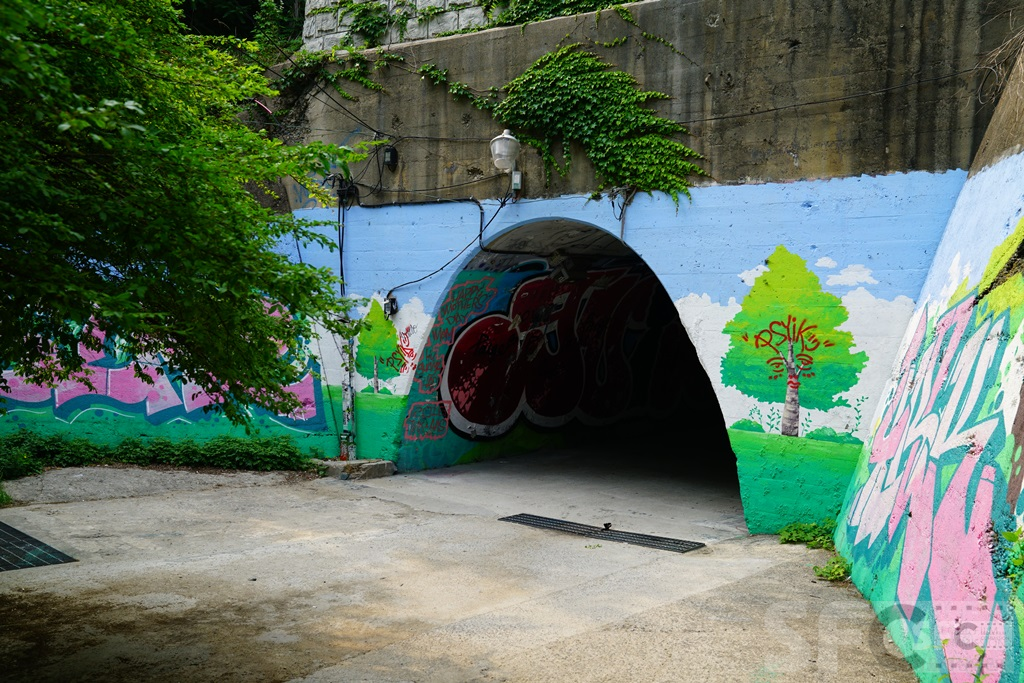 신촌역 지하보도