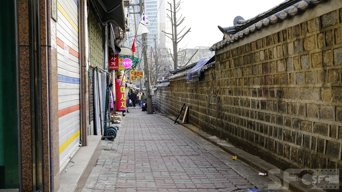 동묘 돌담길