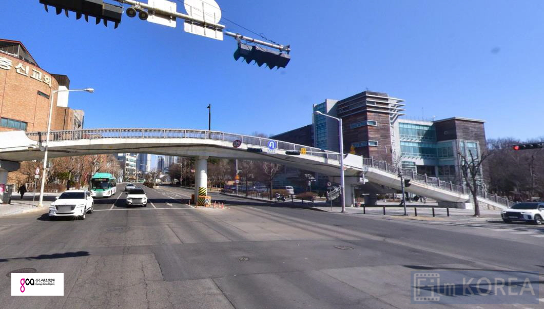 대화도서관 육교