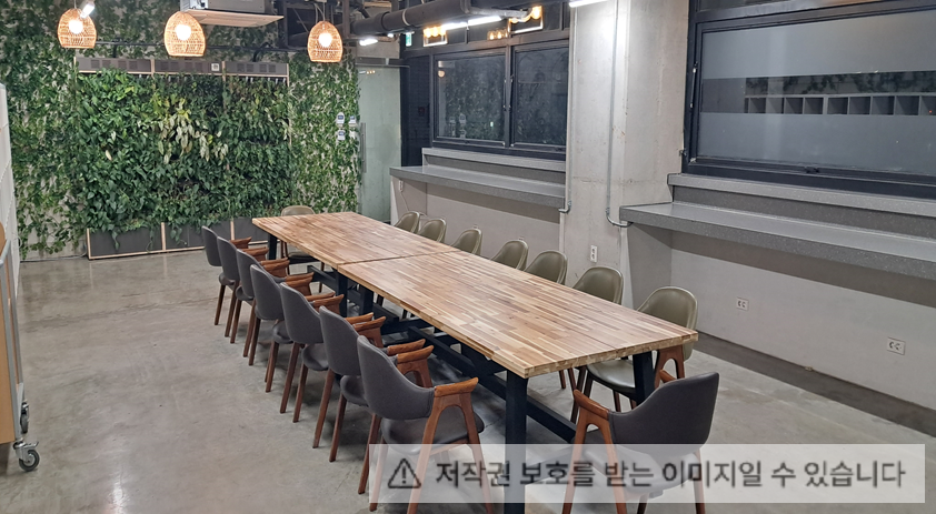 로얄 화성센터 회의실